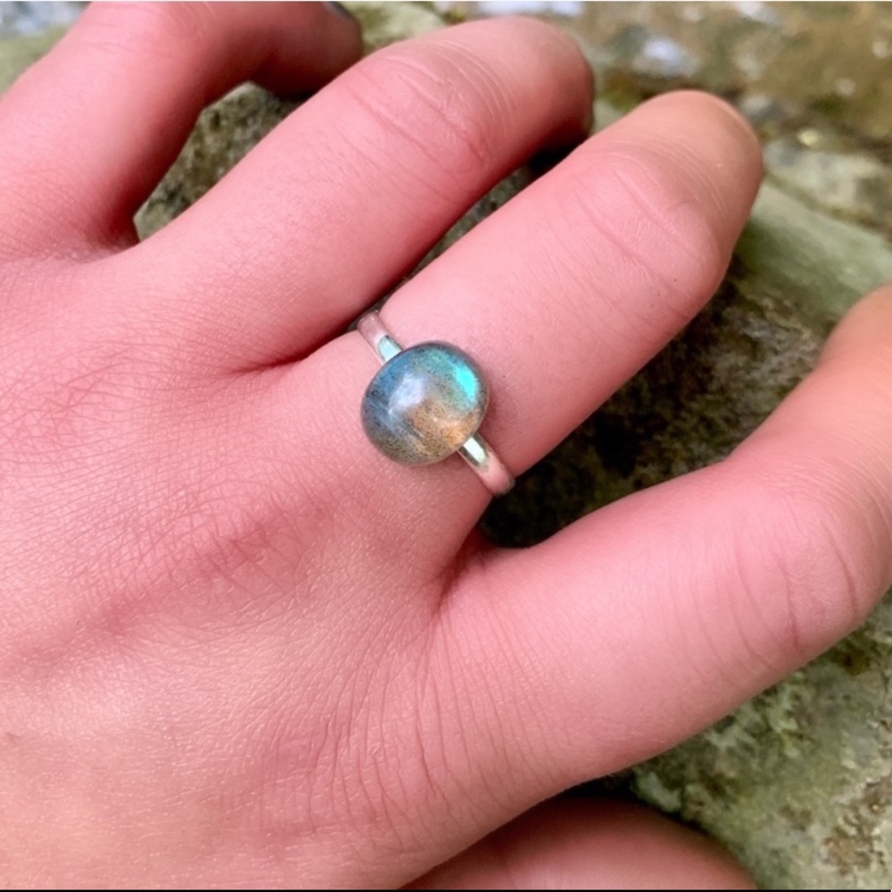 Stunning Sterling Silver Labradorite Ring
